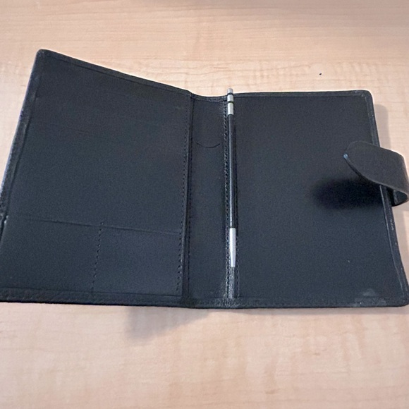 Dooney and Bourke Notepad Wallet Black - Picture 4 of 8